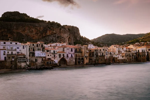 Cefalu, vila medieval da Sicília, província de Palermo, Itália — Fotografia de Stock