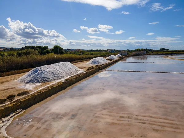 Salt Pans közel Marsala, Szicília, Olaszország — Stock Fotó