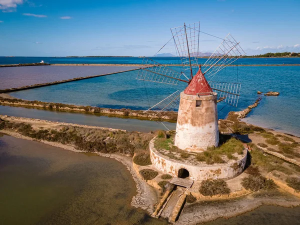 Salinas cerca de Marsala, Sicilia, Italia — Foto de Stock