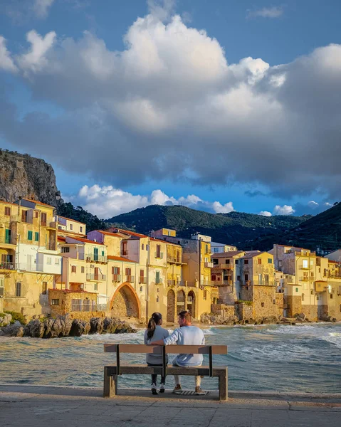 Cefalu, pueblo medieval de Sicilia, Provincia de Palermo, Italia —  Fotos de Stock