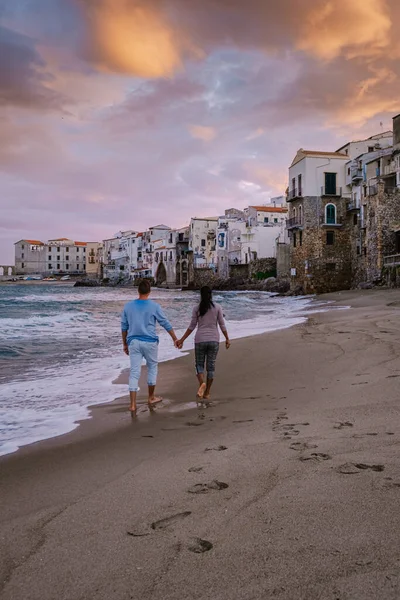 Cefalu, pueblo medieval de Sicilia, Provincia de Palermo, Italia —  Fotos de Stock