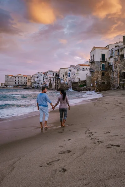 Cefalu, pueblo medieval de Sicilia, Provincia de Palermo, Italia —  Fotos de Stock