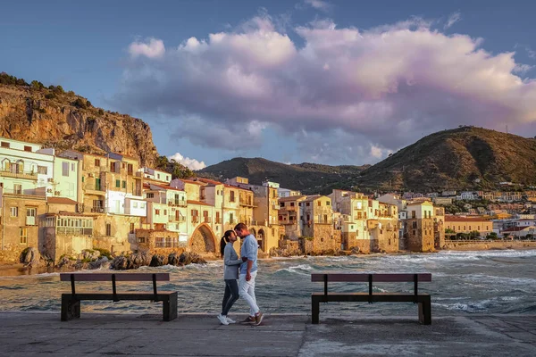 Cefalu, středověká vesnice na ostrově Sicílie, provincie Palermo, Itálie — Stock fotografie