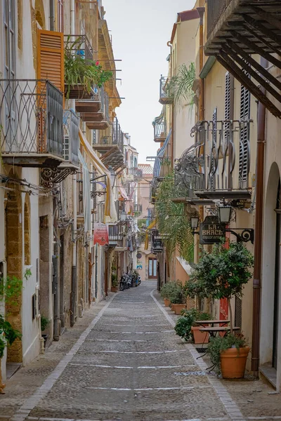 Cefalu, Sicilya adasının ortaçağ köyü, Palermo ili, İtalya — Stok fotoğraf