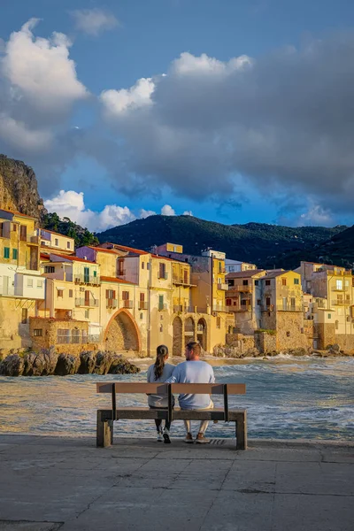 Cefalu, village médiéval de l'île de Sicile, province de Palerme, Italie — Photo