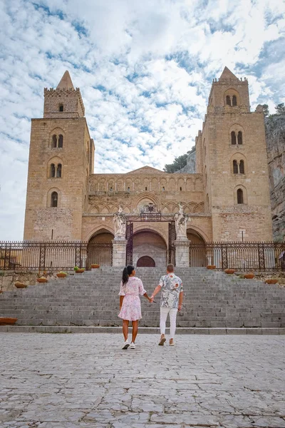 Cefalu, Sicilya adasının ortaçağ köyü, Palermo ili, İtalya — Stok fotoğraf