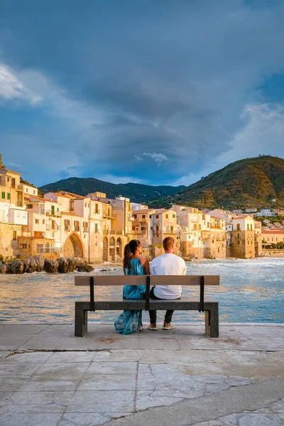 San Vito Lo Capo Sicílie, San Vito lo Capo pláž a Monte Monaco v pozadí, severozápadní Sicílie — Stock fotografie