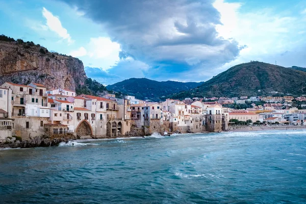 Cefalu, middeleeuws dorp van Sicilië eiland, provincie Palermo, Italië — Stockfoto