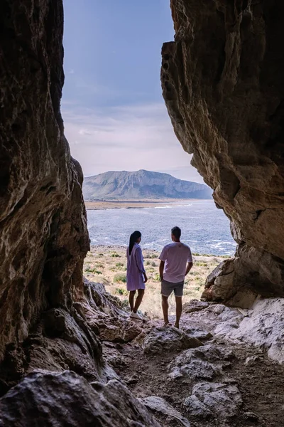 San Vito Lo Capo Sicilien, San Vito lo Capo stranden och Monte Monaco i bakgrunden, nordvästra Sicilien — Stockfoto