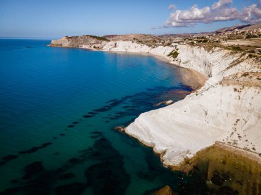 Scala dei Turchi Türklerin Merdiveni, Sicilya İtalya, Scala dei Turchi. İtalya 'nın güneyindeki Porto Empedocle yakınlarında, Realmonte sahilinde kayalık bir uçurum.