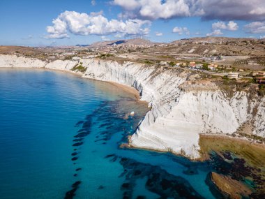 Scala dei Turchi Türklerin Merdiveni, Sicilya İtalya, Scala dei Turchi. İtalya 'nın güneyindeki Porto Empedocle yakınlarında, Realmonte sahilinde kayalık bir uçurum.