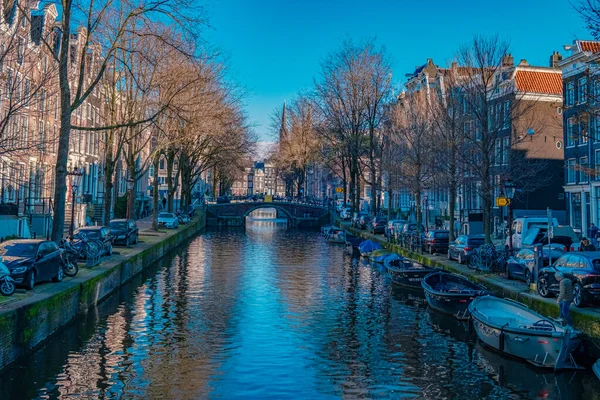 Amsterdam Hollanda, Hollanda 'da kışın akşam saatlerinde Hollanda Amsterdam' da ışıklı kanallar — Stok fotoğraf