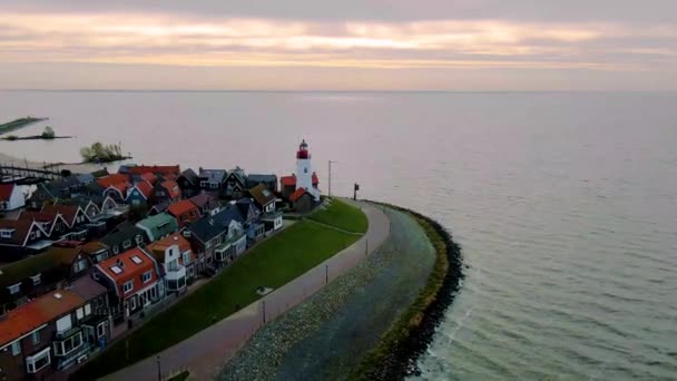 Urk Holanda Flevoland, Farol e antigo porto histórico de Urk Holanda — Vídeo de Stock