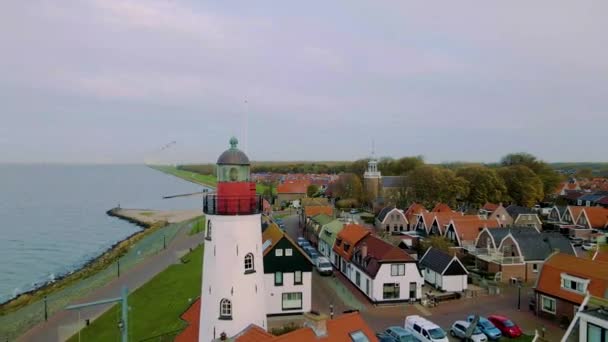 Urk Holanda Flevoland, Farol e antigo porto histórico de Urk Holanda — Vídeo de Stock