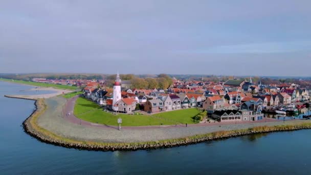 Urk Nederland Flevoland, Vuurtoren en oude historische haven van Urk Holland — Stockvideo