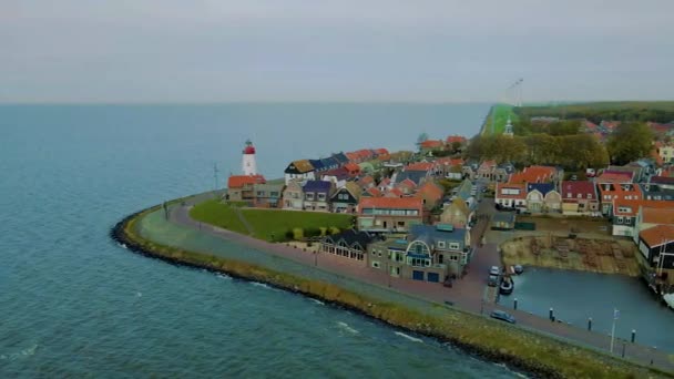 Urk Holanda Flevoland, Farol e antigo porto histórico de Urk Holanda — Vídeo de Stock