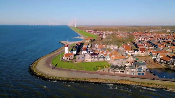Urk Hollanda Flevoland, Deniz feneri ve Urk Hollanda 'nın eski tarihi limanı — Stok video