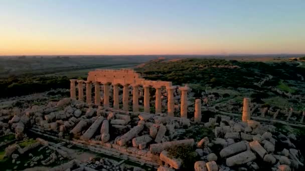 Selinunte, Templo, Sicília, Itália, pôr do sol no sítio arqueológico de Selinunte Sicilia — Vídeo de Stock