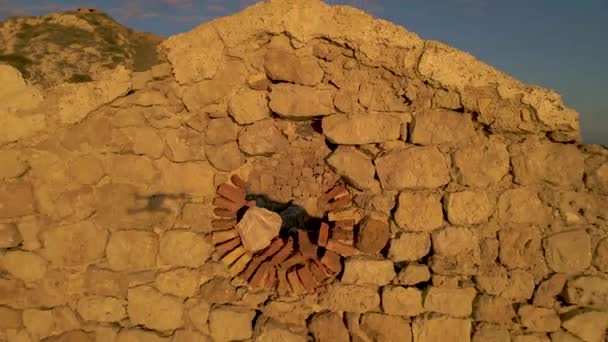 Пунта Б "янка Сицилія Агрігенто, узбережжя білих скель з недооціненим будинком у Сицилії — стокове відео