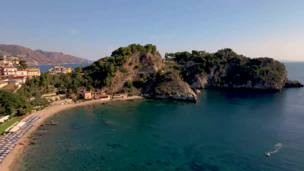 Taormina Sicilië Isola Bella strand vanuit de lucht uitzicht voer het eiland en het strand door Taormina Sicilië Italië — Stockvideo