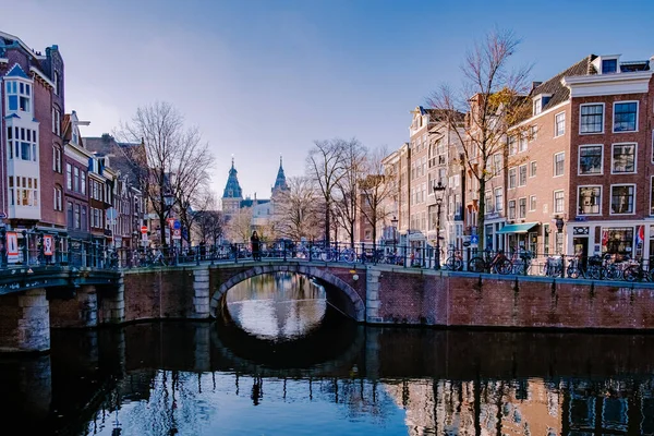 Amsterdamse grachten 's avonds licht, Nederlandse grachten in Amsterdam Nederland' s winters in Nederland — Stockfoto