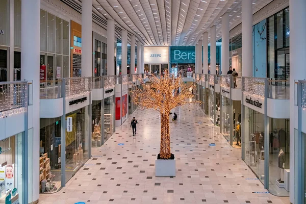 荷兰乌得勒支市中心霍格 · 卡瑟里恩购物中心被封锁期间，荷兰乌得勒支的购物中心空无一人 — 图库照片