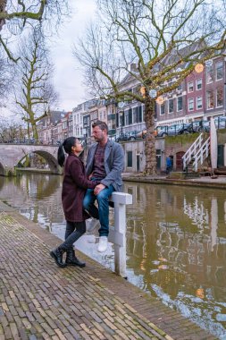 Hollanda, Utrecht 'in merkezindeki Oudegracht Eski Kanalı' nda geleneksel evler