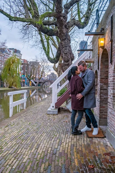 Casas tradicionales en el Oudegracht Old Canal en el centro de Utrecht, Holanda Holanda —  Fotos de Stock