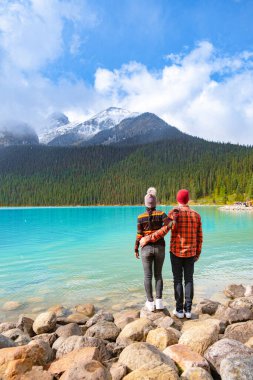 Louise Gölü Kanada Dağları Ulusal Parkı, Güzel sonbahar manzaralı ikonik Louise Gölü Alberta Kanada 'nın Rocky Dağları' ndaki Banff Ulusal Parkı