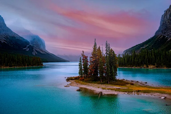 Spirit Island in Maligne Lake, Jasper National Park, Alberta, Canada — Foto Stock