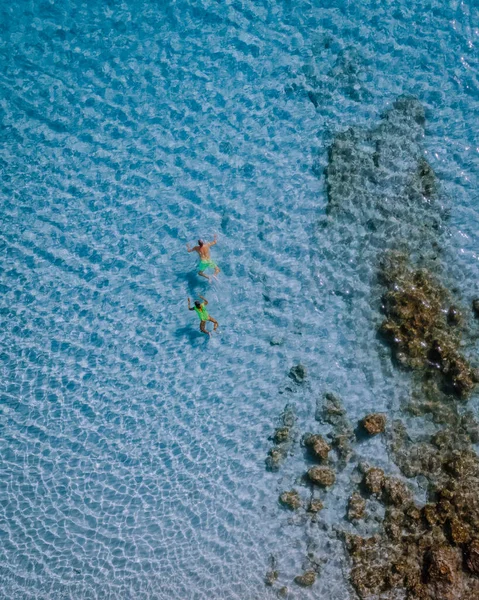 Crete Greece, Balos lagoon on Crete island, Greece. Tourists relax and bath in crystal clear water of Balos beach. — Stock Photo, Image