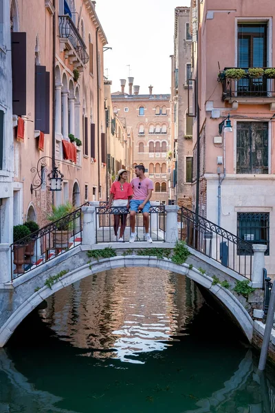 Canals of Venice Itálie v létě v Evropě, Architektura a památky Benátek — Stock fotografie