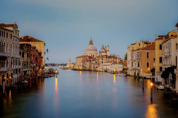 Canaux de Venise Italie pendant l'été en Europe, Architecture et monuments de Venise — Photo