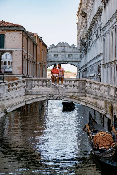 Canali di Venezia Italia durante l'estate in Europa, Architettura e monumenti di Venezia — Foto Stock