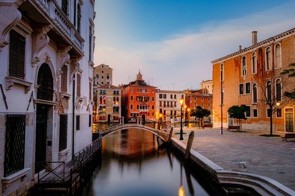 Canaux de Venise Italie pendant l'été en Europe, Architecture et monuments de Venise — Photo