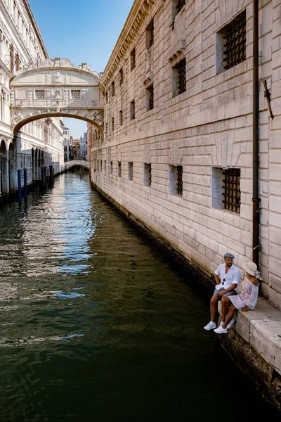 Canals of Venice Italy during summer in Europe,Architecture and landmarks of Venice — Stock Photo, Image