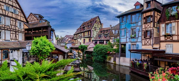 Bella vista della colorata città romantica Colmar, Francia, Alsazia — Foto Stock