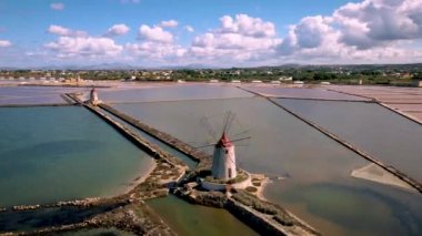 Saline dello Stagnone 'nin doğal rezervi, Marsala ve Trapani, Sicilya yakınlarında..
