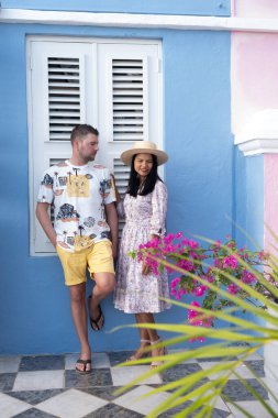 Curacao, Hollanda Antilleri Willemstad şehir merkezindeki renkli binaların manzarası Curacao Karayipleri, Pietermaai 'deki renkli ve restore edilmiş koloni binaları 