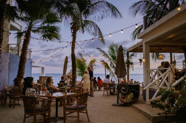 Curacao, Hollanda Antilleri Willemstad şehir merkezindeki renkli binaların manzarası Curacao Karayipleri, Pietermaai 'deki renkli ve restore edilmiş koloni binaları 