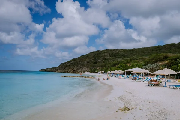 Playa Porto Marie plajı Curacao, turkuaz suyu okyanuslu beyaz tropikal plaj.