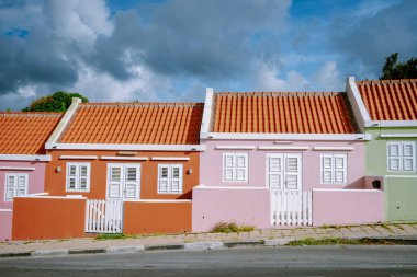 Curacao, Willemstad Punda ve Otrobanda Pietermaai bölgesinde renkli kayalar, Pietermaai Curacao 'da çok renkli evler., 