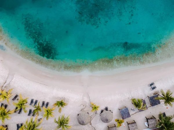 Tropikalny luksusowy kurort Curacao z piracką plażą i palmami, luksusowe wakacje Curacao — Zdjęcie stockowe