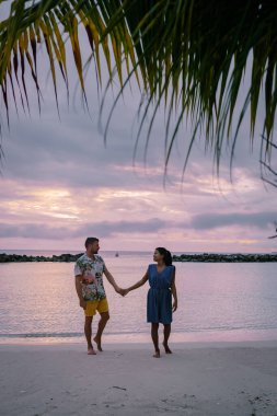 Korsan plajlı, palmiye ağaçlı, lüks tatil yeri Curacao.