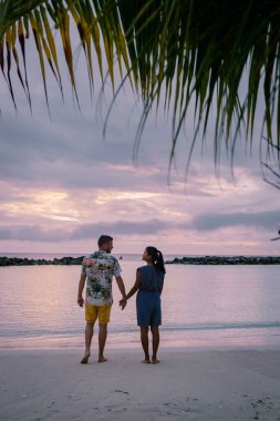 Korsan plajlı, palmiye ağaçlı, lüks tatil yeri Curacao.