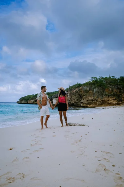 Grote Blap plajı Curacao, Karayipler 'deki Curacao adası erkek ve kadın plajı gezisi. — Stok fotoğraf