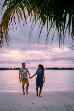 Korsan plajlı, palmiye ağaçlı, lüks tatil yeri Curacao.