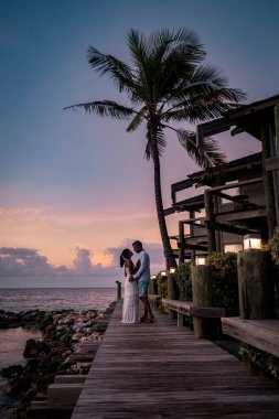 Korsan plajlı, palmiye ağaçlı, lüks tatil yeri Curacao.