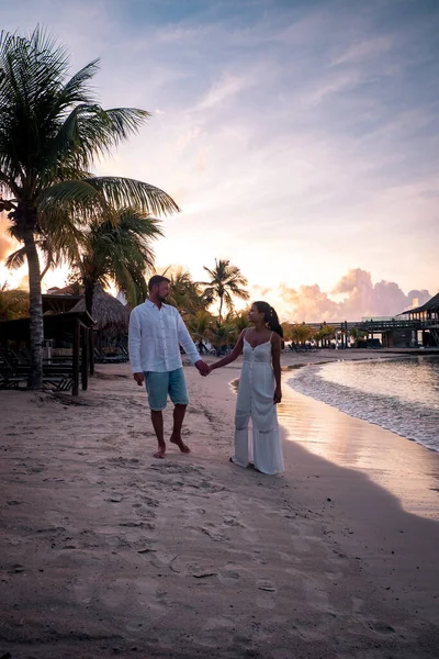 Tropisk lyx resort Curacao med pirat strand och palmer, lyx semester Curacao — Stockfoto