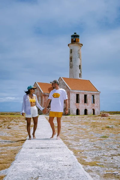 Isla de Klein Curazao en el Caribe cerca de la isla Curazao con el faro rojo, pequeña isla Curazao — Foto de Stock